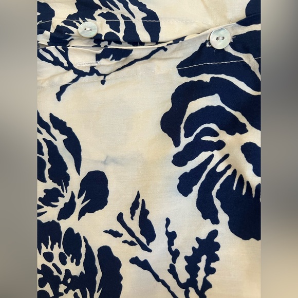 Zara Women's Cream and Navy Floral Print Mini Shirt Dress
Size Medium - Picture 6 of 9